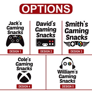 Peut inclure: Cinq designs diff&eacute;rents pour une &eacute;tiquette de collation de jeu. Les designs pr&eacute;sentent diff&eacute;rentes manettes de jeu et le texte "Gaming Snacks".