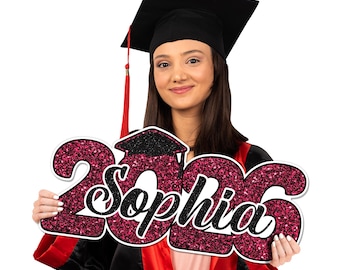 Letrero de graduación personalizado de 2026, letrero de PVC con nombre personalizado para fiesta de graduación, regalo de graduación de escuela secundaria, universidad y universidad.