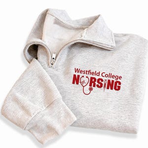 Sweat-shirt d'infirmière brodé sur un quart pour femme, pull personnalisé avec nom d'école universitaire, zip personnalisé pour étudiante en soins infirmiers