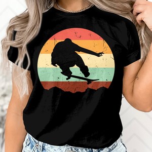 Vintage Skateboarding Tshirt, Skateboarder Tshirt Gift, Skateboard Shirt Men/Women, Skater Tee, Christmas Gifts for Him, Skateboarder Gift