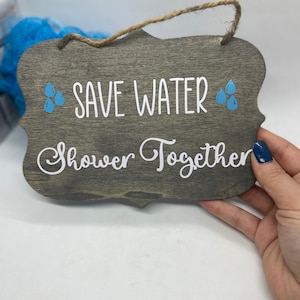 Decoración para el baño / Ahorra agua con una ducha / Letrero para el baño