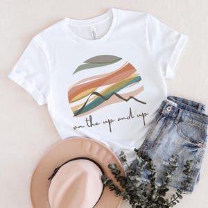 Pastel Mountain Graphic Tee: Women&#39;s Travel Shirt