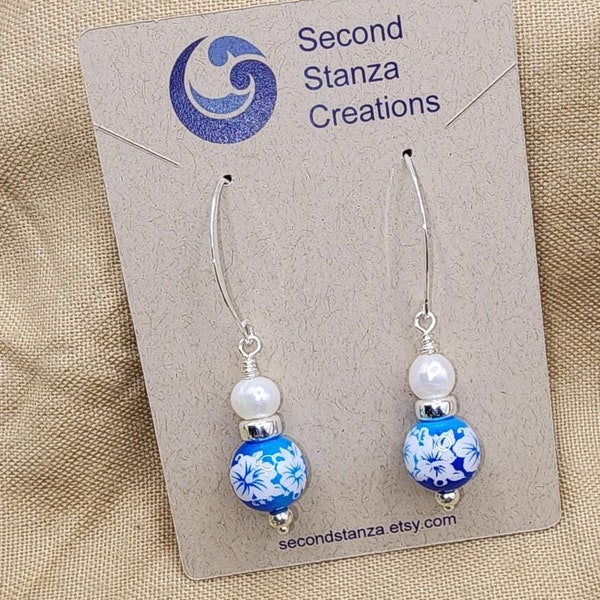 Boucles d'oreilles japonaises en argent sterling, perles d'eau douce et fleurs bleues Tensha Fun and Beachy