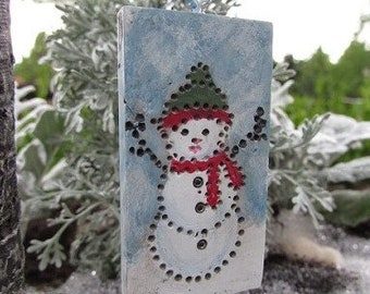 Casa de muñecas en miniatura, jardín de hadas, letrero navideño colgante con muñeco de nieve: compre 3 y ahorre un 15%