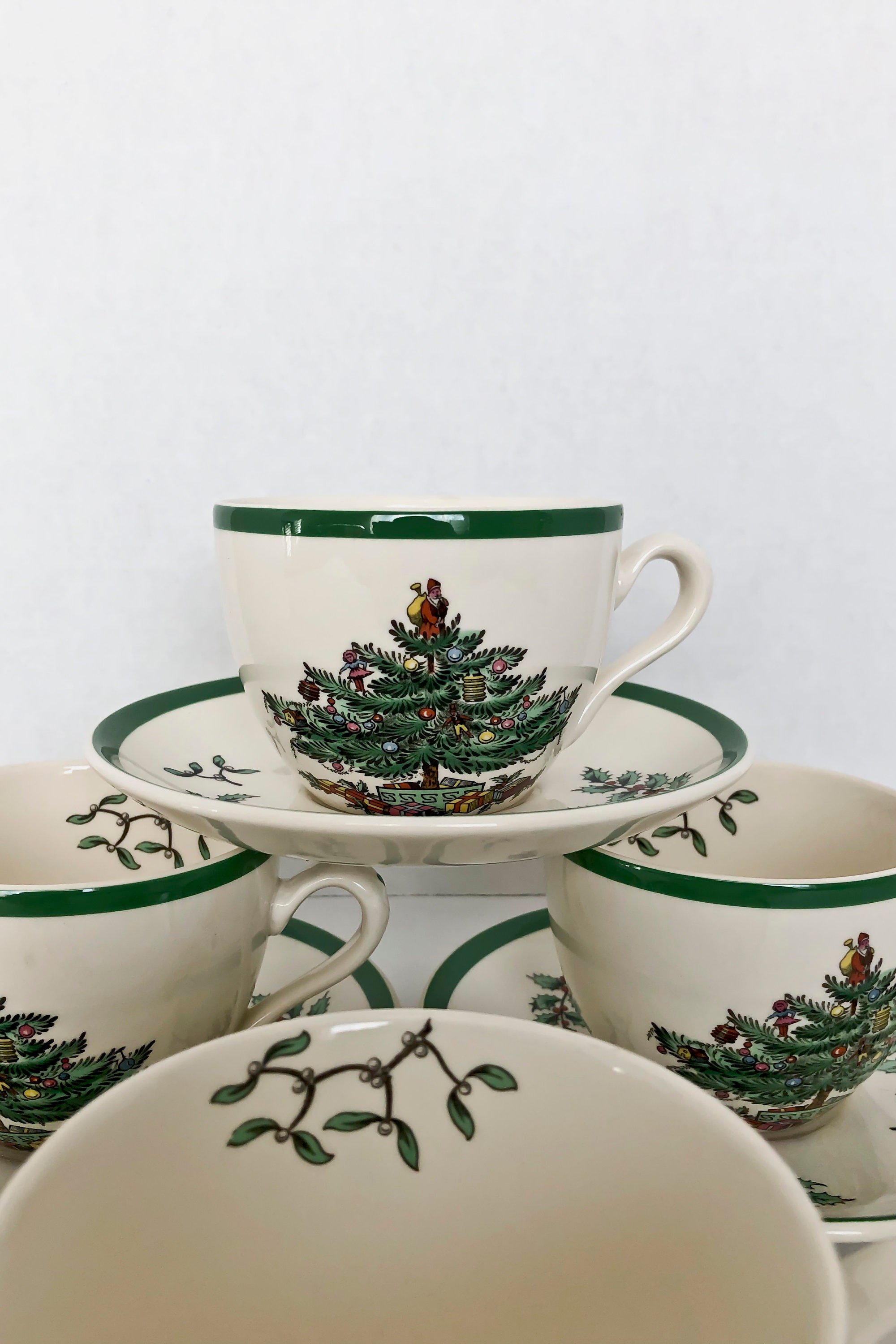 Vintage Spode Christmas Tree Cups and Saucers – England, Set of 4