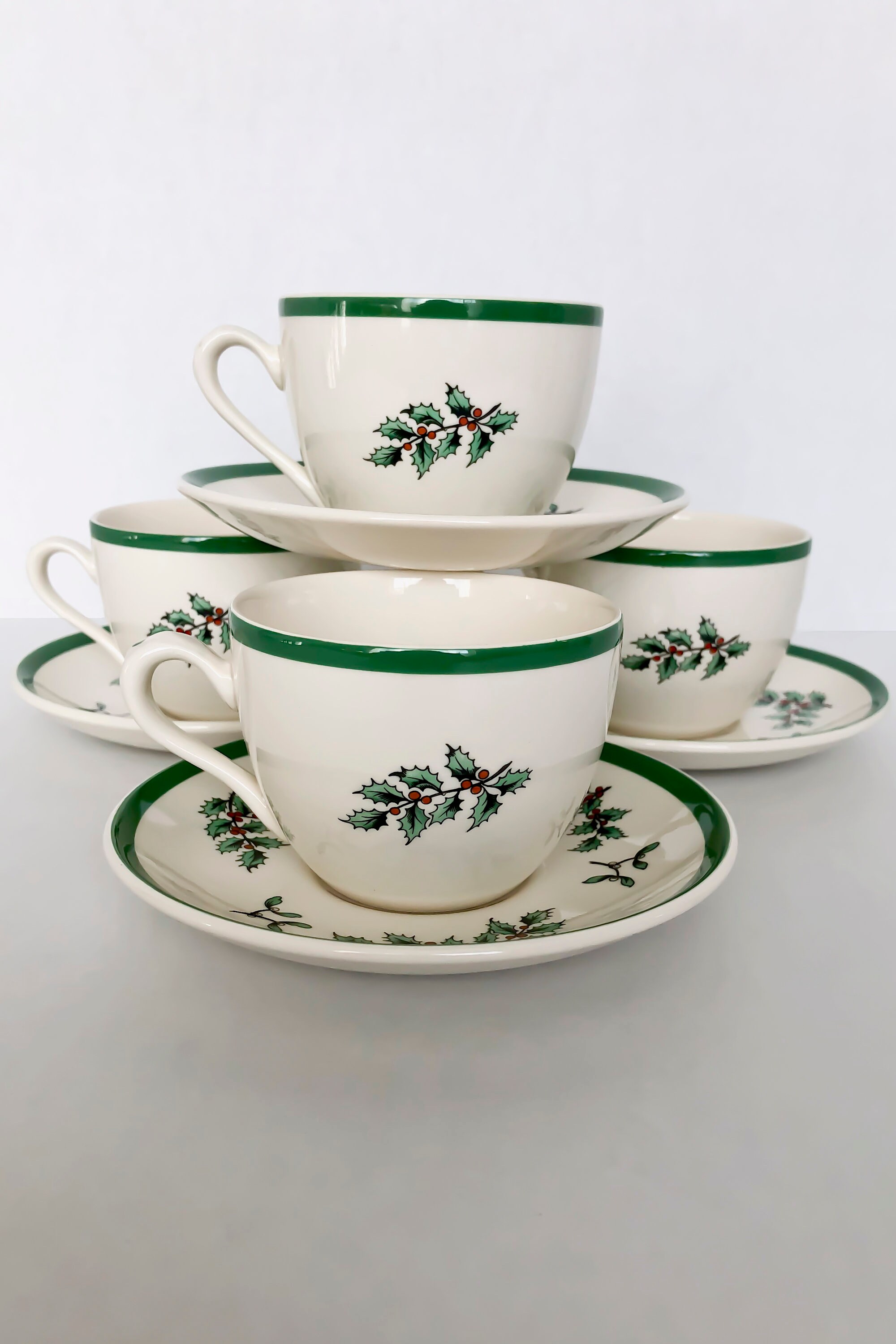 Vintage Spode Christmas Tree Cups and Saucers – England, Set of 4