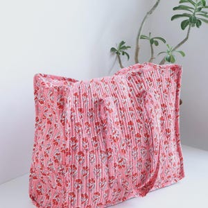 Rosa gesteppte Einkaufstasche, Blumendruck-Einkaufstasche, Einkaufstasche, Einkaufstasche für Frauen, Geschenk für Gäste, Block-Print-Strandtasche, Boho-Sommertasche