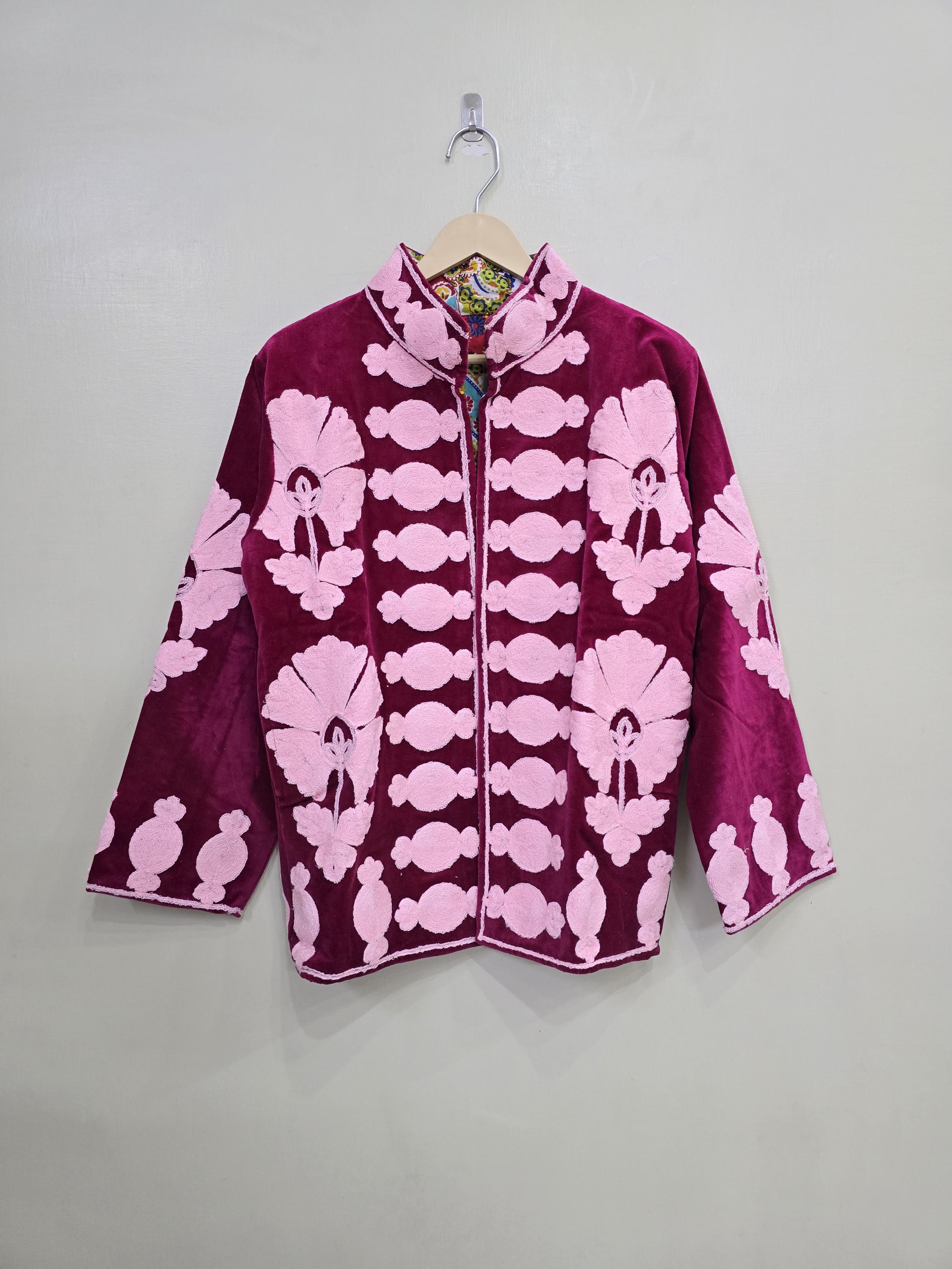 花柄刺繍 ベルベットジャケット ピンクの花柄刺繍が施されたマゼンタベルベットジャケット - Etsy 日本