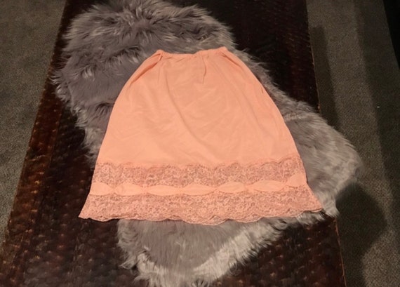 Vintage 50’s Peach Lace Half Slip