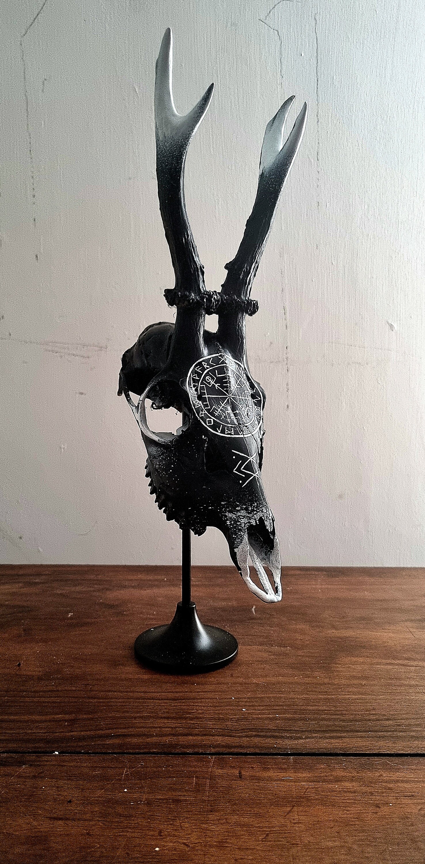 あ*の様 archive Roen scull design real leat Real Roe Deer Skull Art With Engraved Design Rune Algiz