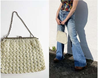 1960 pretty pale yellow crochet bag carried by hand and shoulder, vintage from the 60s. Rare vintage piece in very good condition.