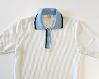 Polo homme vintage 1950, polo à côtes blanc et col bleu ciel, finition marine. Taille M