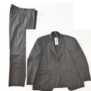 Antracietgrijs heren gestreept pak, jasje en broek van het merk TORRENTE (Italië) in wol, vintage pak 1990 Maat XXL