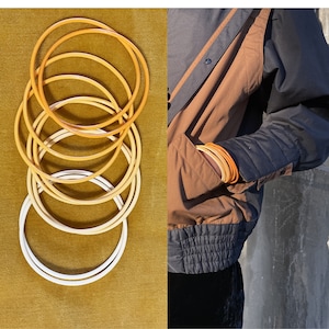 Set of 10 very thin bracelets, vintage 70s, in plastic, gradient colors in yellow and orange tones