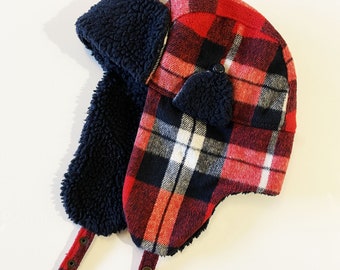Chapka à carreaux en laine et doublure fausse fourrure /sherpa, vintage 70s, casquette couvre oreilles. 70s wool checks winter cap hat.