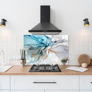 Marble Effect Tempered Glass Backsplash: Modern Kitchen Decor