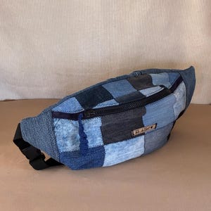 Denim Patchwork Midjeväska | Axelväska | Unisex Magväska | BLÅ MOSAIK | Handgjord Upcycled | Unik | Urban Bohemian
