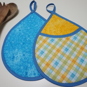 1 pair of potholders, beautiful drop shape, handmade, motif - check