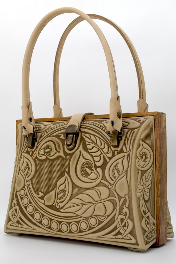 Elegant Beige Leather Purse Top Handle Bag: Tote Bag  display picture 1