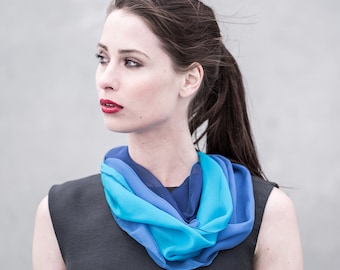 Round scarf in chiffon silk in bright blue and turquoise, handmade scarf, soft necklace, transparent chiffon fabric