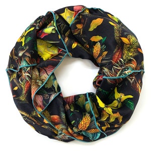 Round-shaped silk scarf with floral print image 2