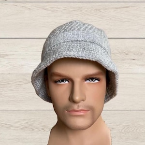 Lichtgrijze gebreide vissershoed: uniseks muts met wolmix
