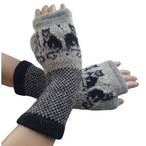 Alpaca fingerless gloves with cat ornament Knitted gloves with thumb Hand warmers Wrist warmers Driving gloves Knit Accessories