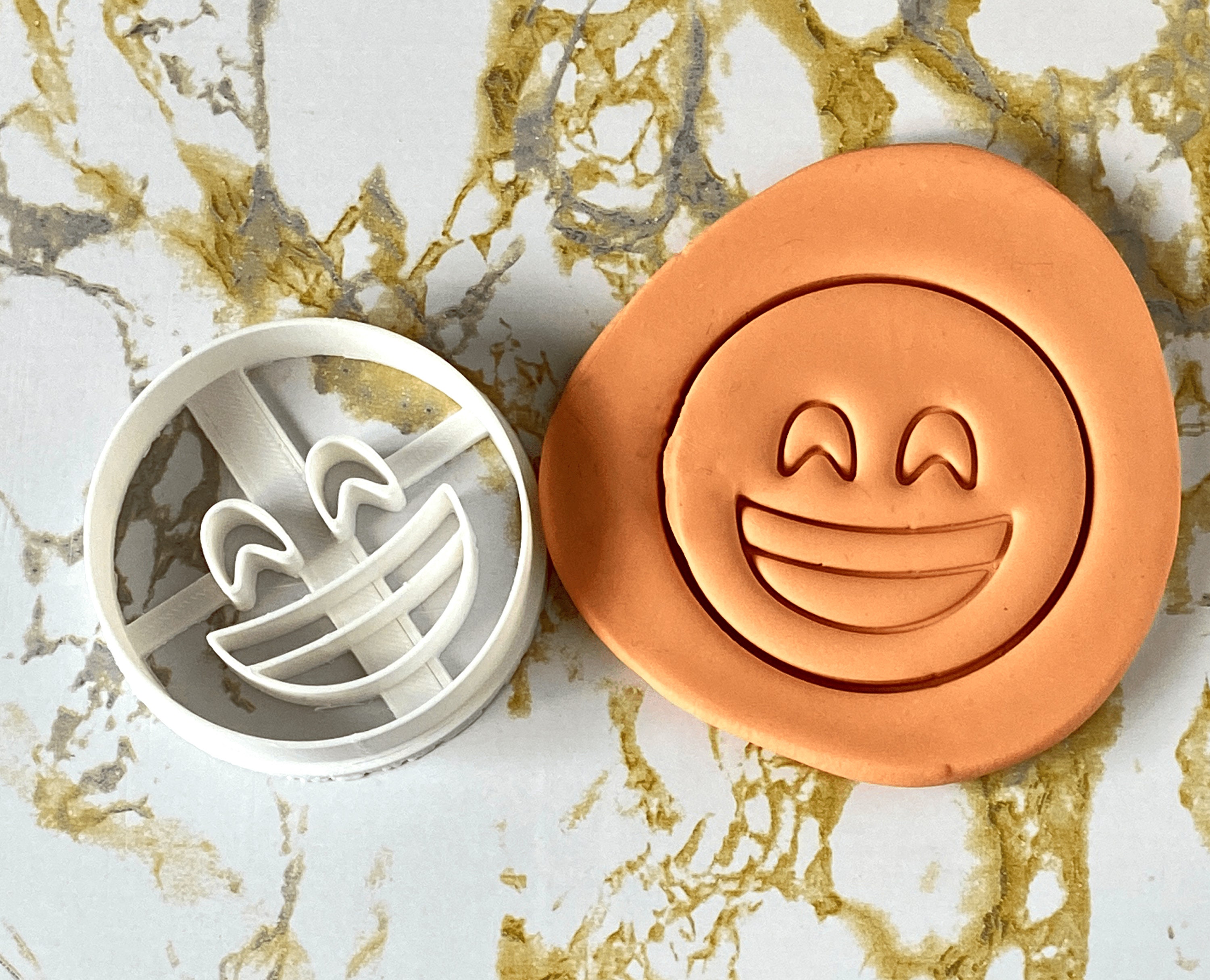 4-teiliges Smiley-Ausstechformen-Set Aus Edelstahl – Lustige Kekse Backen Mit Der Familie!