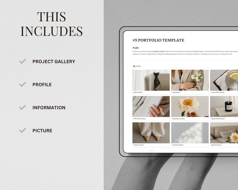 K&ouml;nnte beinhalten: Ein Tablet zeigt eine Portfolio-Vorlage mit dem Text "#5 Portfolio Template". Der Bildschirm zeigt eine Projektgalerie, ein Profil, Informationen und Bildabschnitte. Das Tablet wird von einer Person gehalten.