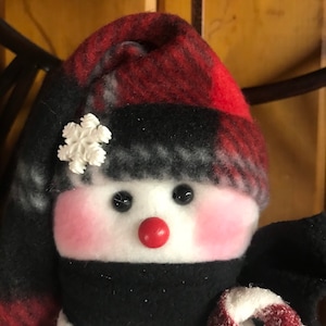 Leggy Leo Snowman