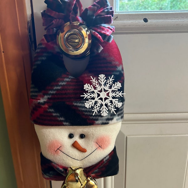 Snowman doorknob greeter
