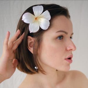 Plumeria Hair Clip Hibiscus Barrette Hawaiian Wedding Hair Accessory Tropical Flower Luau Gift Beach Bride Jewelry Summer Hair Pin