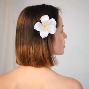 Plumeria Hair Clip Hibiscus Barrette Hawaiian Wedding Hair Accessory Tropical Flower Luau Gift Beach Bride Jewelry Summer Hair Pin