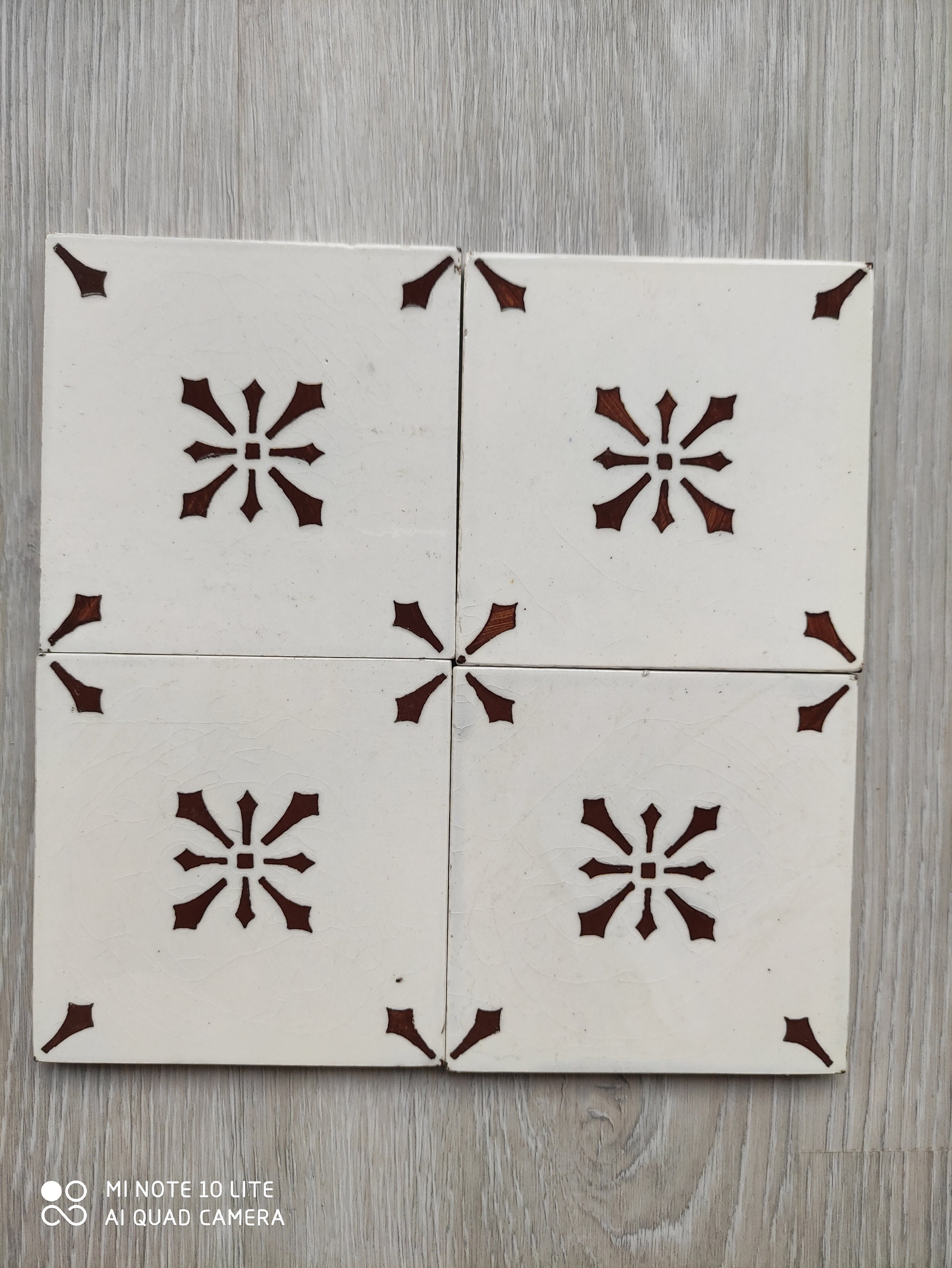 Un Ensemble De 4 Carrelages,