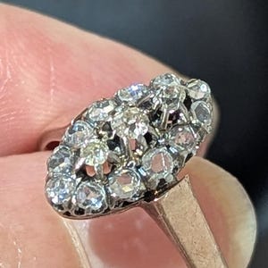 Antique or 18k et Diamants Bague Marquise Française bague de fiançailles Bague Navette 18k Gold Diamond Cluste Diamond CIRCA 1890