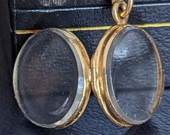 18K Gold Locket Glass Photo Holder Souvenir Napoleon 3 French Victorian Pendant 18K Gold French Victorian Pendant Locket Glass Shaker