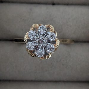 Vintage Or 18k et Diamants Bague Marguerite Française bague de fiançailles Bague 18k Gold Diamond Cluste Ring  CIRCA 1950