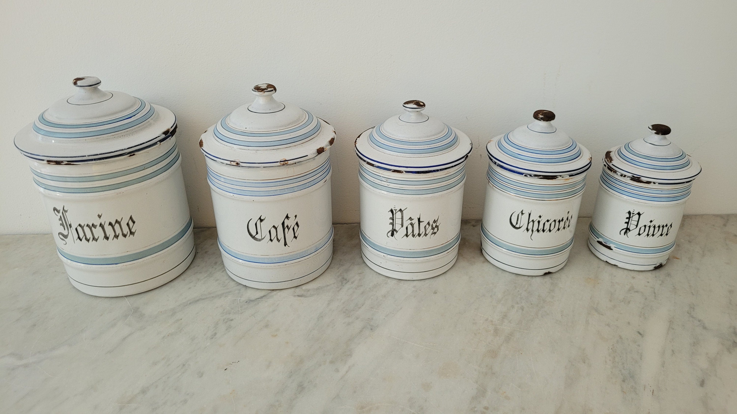 Antique Ensemble De Pots