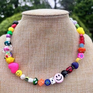 Collar Y2K / Pato desparejado / Hongo / Cara sonriente / Perlas de agua dulce / Collar de frutas funky Nostalgia de dulces / Baraja de cartas de los 90 Corazones