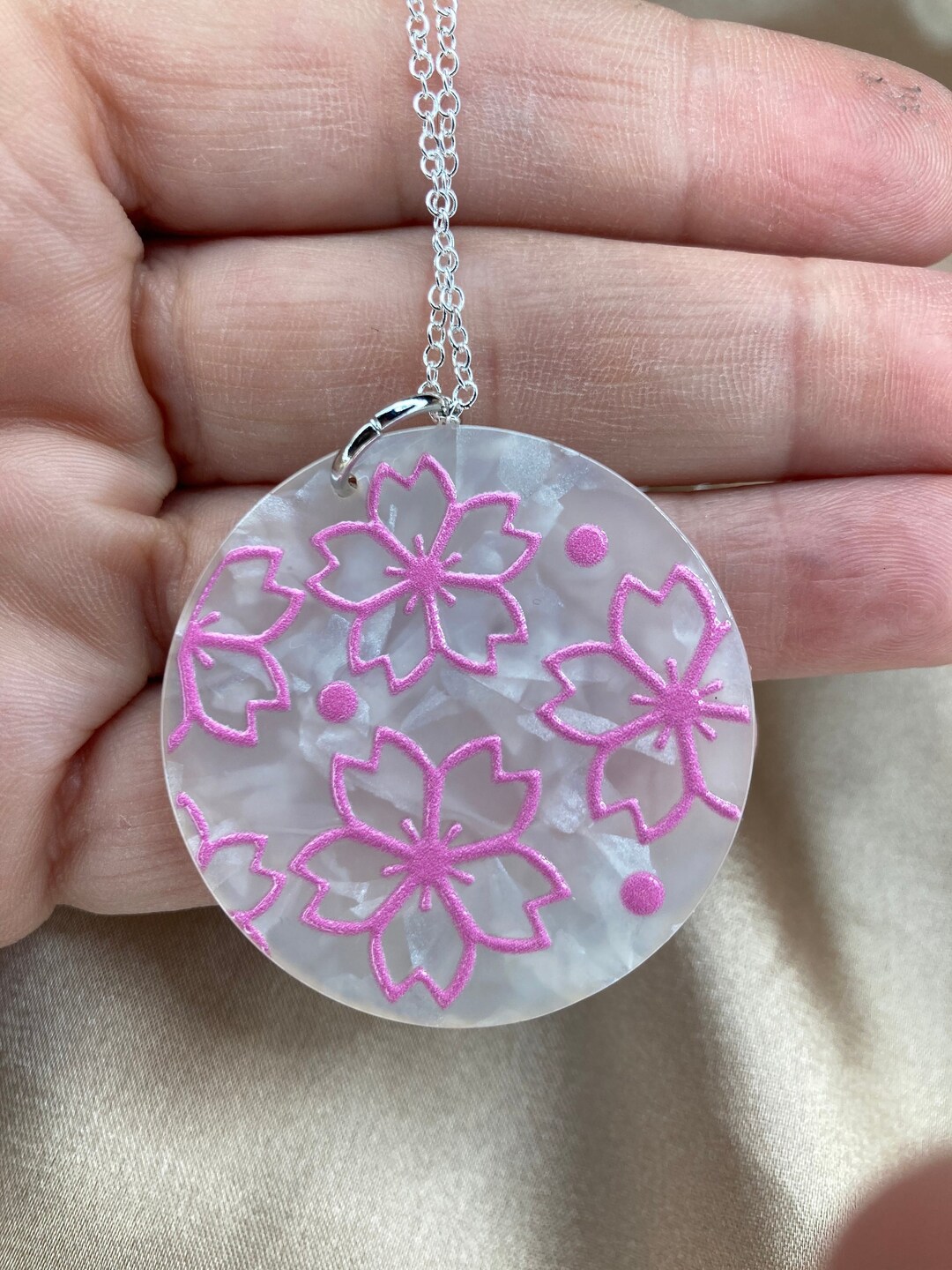 Pink Flower Round Pendant Necklace / Pink Flowers Cream Pearl White ...