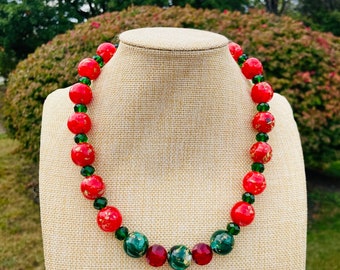 Collana di perline natalizie festive / Perline di vetro in lamina rossa, verde e oro / Gioielli per le feste - Italia