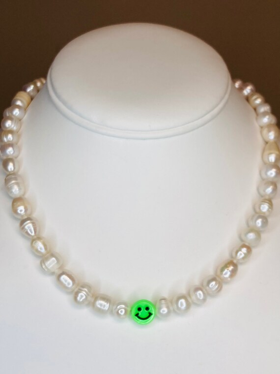 Y2K Smiley Face Pearl Choker / Green Smile Face Necklace