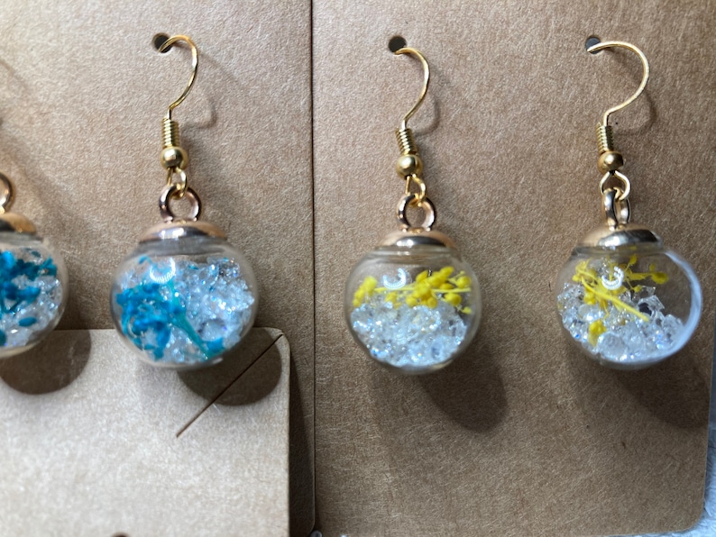 Snow globes earrings Vials Earrings Glass Ball Earrings with Dried Flowers Crystals Earrings