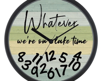 LO que sea que estemos en el reloj de tiempo del lago, cualquier reloj divertido, regalo de vacaciones, regalo divertido para amigos, reloj de vacaciones, reloj sin tiempo, regalo de novedad