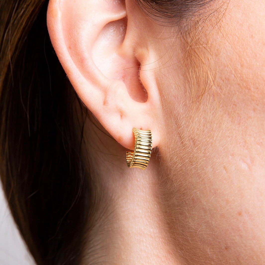 【MEJURI】日本未入荷☆大人気 Charlotte Bold Hoops Mejuri Wide Charlotte Hoops | Wardrobe Icons
