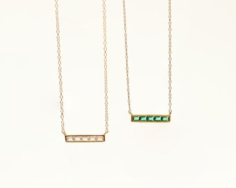 Collar con barra baguette Collar con barra baguette y esmeralda Collar baguette con barra de diamantes