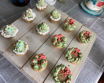 Christmas themed mini cupcakes