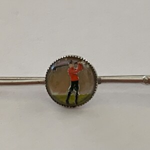 Vintage Golf Club Pin Brooch with Reverse Painted Intaglio Glass Golfer on A Golf Club