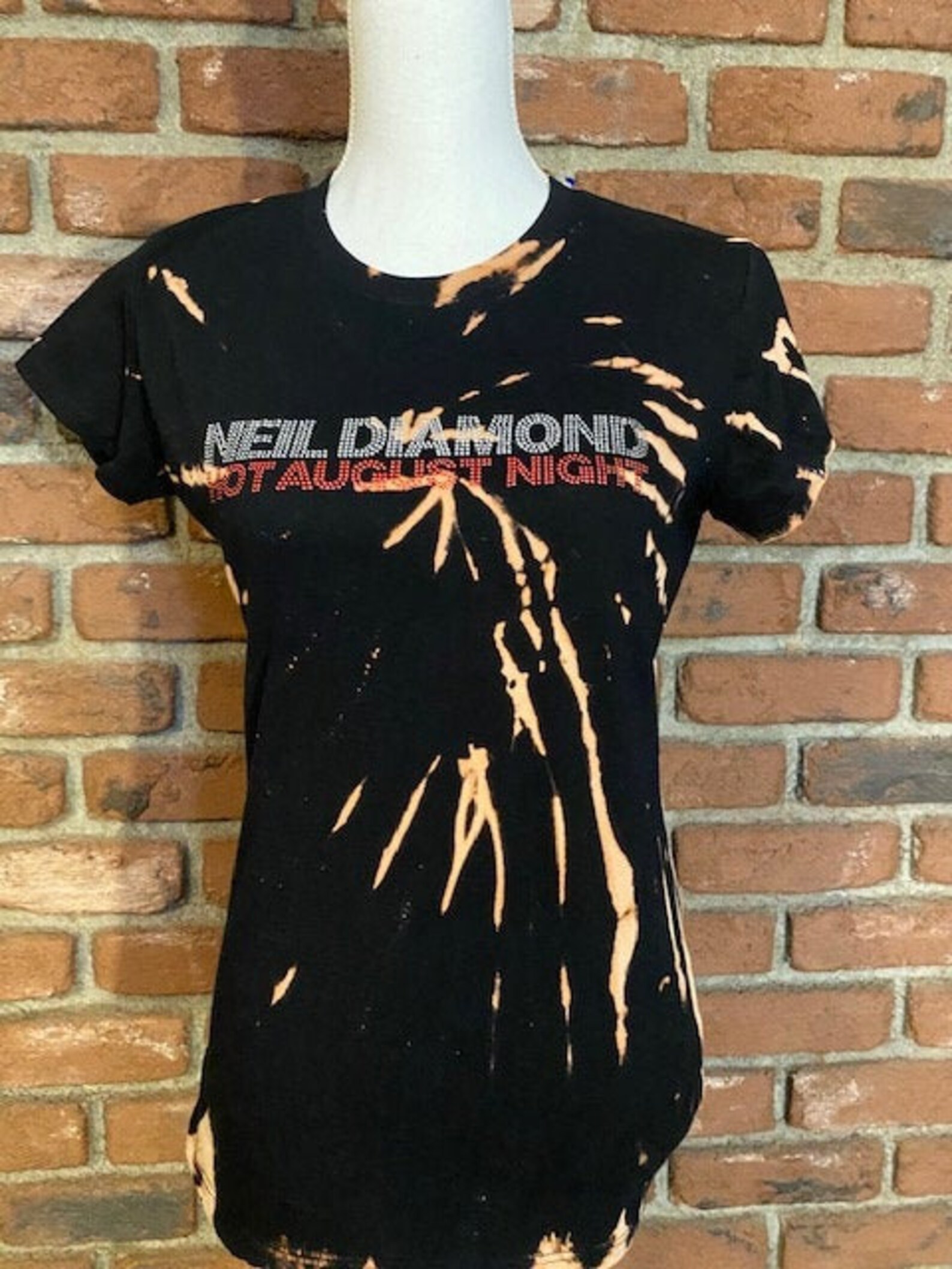 Tshirt riutilistata Hot August Night di Neil Diamond's Etsy
