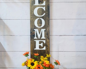 Großes Willkommensschild mit Blumenkasten | Willkommen Holz Pflanzkasten | Personalisiertes Holzschild | Vertikales Zeichen |